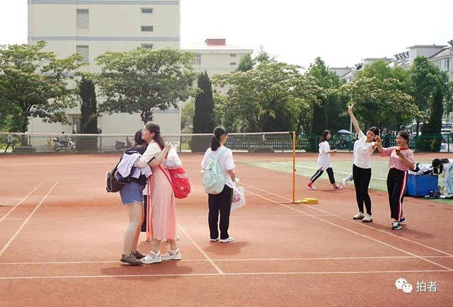 直击万人送考！