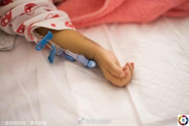 父母抛弃患病女婴：花钱治不如再生一个