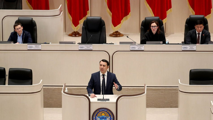 吉尔吉斯斯坦议会选举出新议长