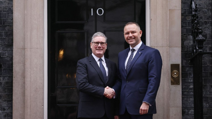 英国首相斯塔默会见波兰总统纳夫罗茨基