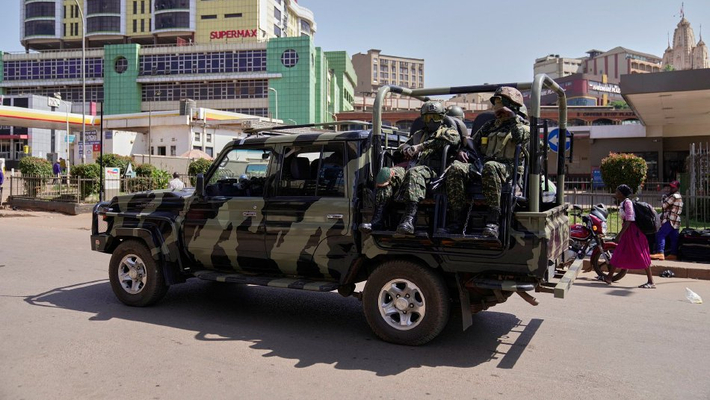 乌干达大选后士兵街头巡逻