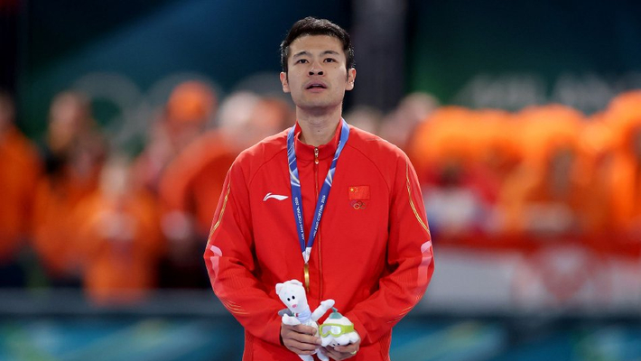 速度滑冰男子1500米决赛：宁忠岩刷新奥运纪录夺冠