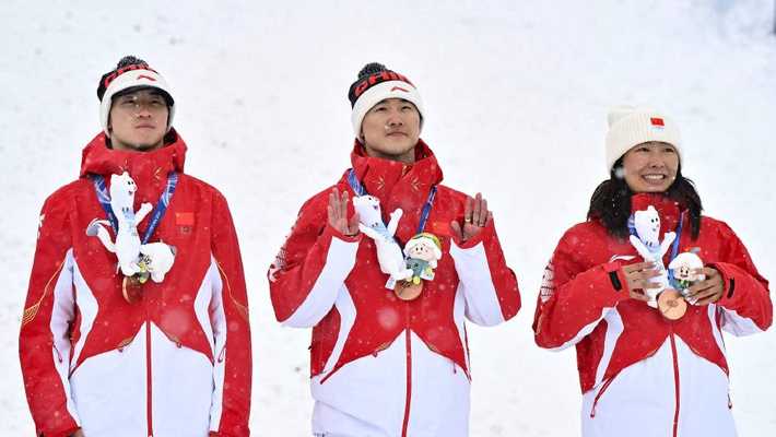 自由式滑雪空中技巧混合团体决赛：中国队夺得铜牌