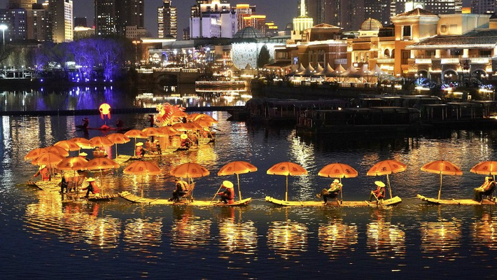 阳朔非遗金龙夜游北京亮马河