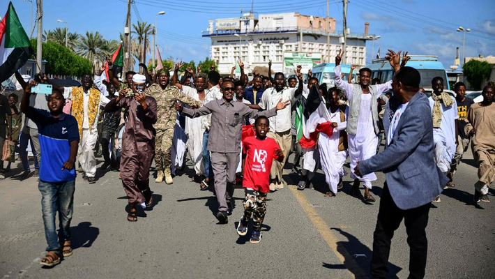 苏丹民众集会支持军队