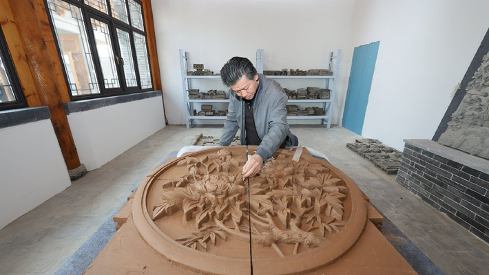 山西河津：非遗古法琉璃焕新彩