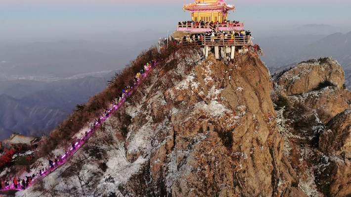 雪后老君山游人如织