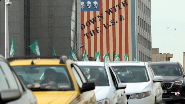 伊朗街头悬挂反美壁画