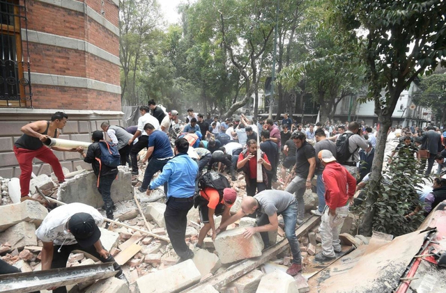 墨西哥发生7.1级地震 首都墨西哥城多处房屋倒塌