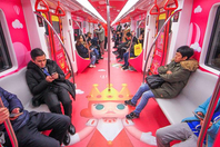粉红色系主题车厢亮相天津地铁