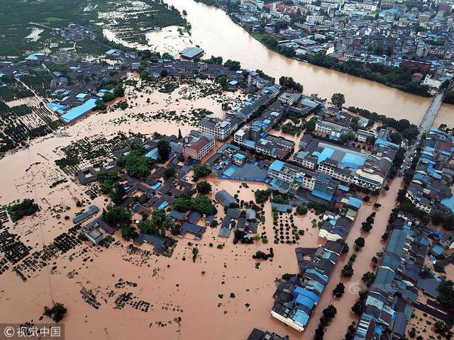 成都特大暴雨來襲 航拍洪水淹沒村莊農田