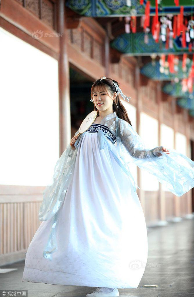 南京女孩穿传统汉服喜迎"上巳节" 美丽如仙_新浪图片