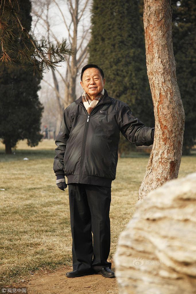 央视春晚第一代导演黄一鹤去世 享年85岁_新浪图片