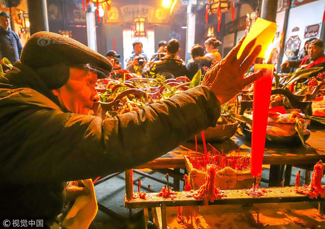 浙江村民"赛猪头"祭祖先朱熹_新浪图片