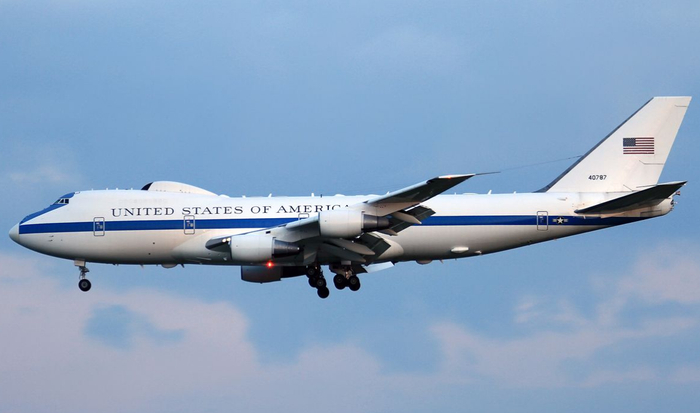 E-4B战略指挥机配备了完善的指挥通信系统。