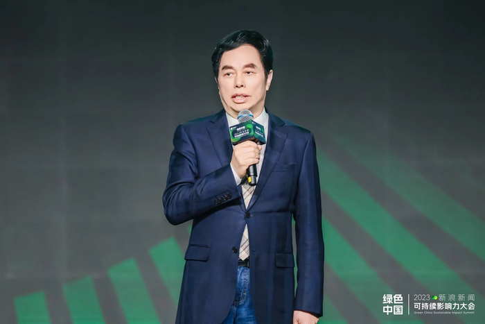 （全国工商联纺织服装业商会理事长、波司登集团董事局主席兼总裁、波司登品牌创始人高德康）