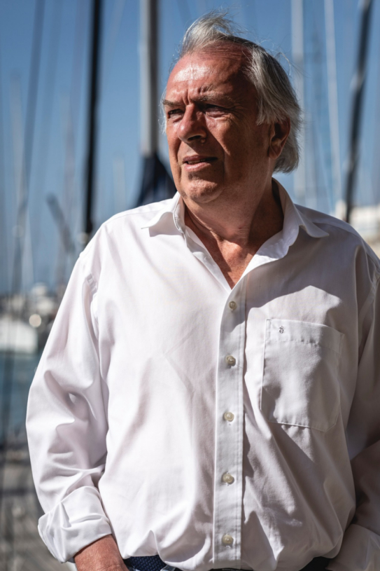 沃尔特·齐默是一名生物声学专家，他与同一片海洋基金会合作，支持他们收集地中海鲸类动物录音，为加强保护措施提供有利证据。©Rolex