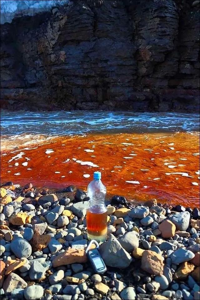  ·诺里尔斯克发生漏油事件后，当地水源污染严重。