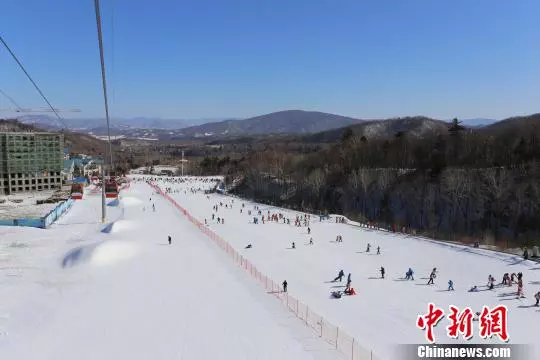  资料图：亚布力一度假村春节迎高峰。孙年伟 摄
