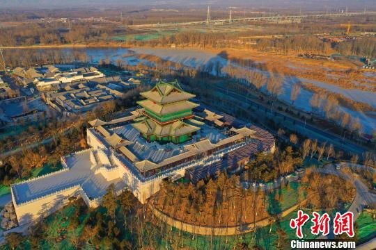 北京世园会将于4月底开幕，会期长达162天，预计参观人数不少于1600万人次。为保证游客购票无忧，北京世园会将实行多渠道购票，游客可“刷证”“刷脸”入园。图为世园会中的景点永宁阁。北京世园局供图