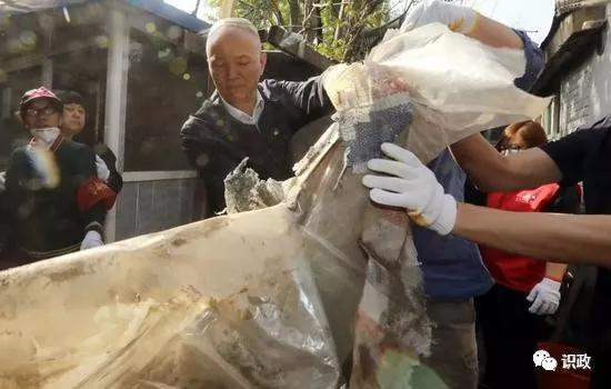 两个月前，蔡奇在这里参加卫生大扫除