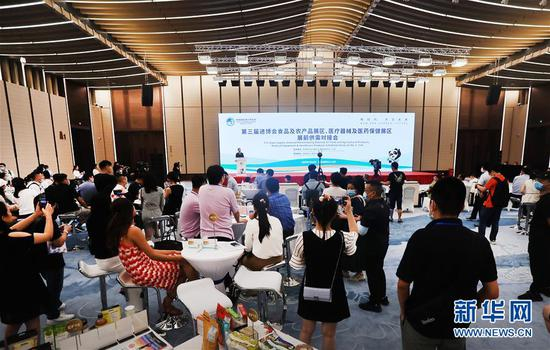 2020年7月26日，第三届进博会食品及农产品展区、医疗器械及医药保健展区展前供需对接会在国家会展中心（上海）举行。 新华社记者 王翔 摄