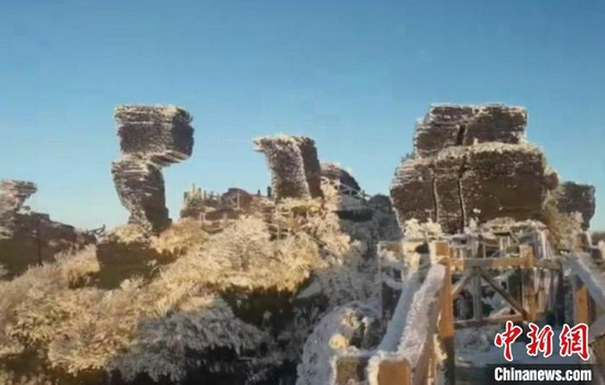 资料图为梵净山冬日美景。　邱勇 摄