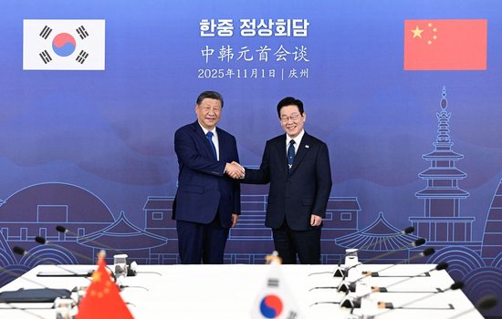 习近平同韩国总统李在明会谈