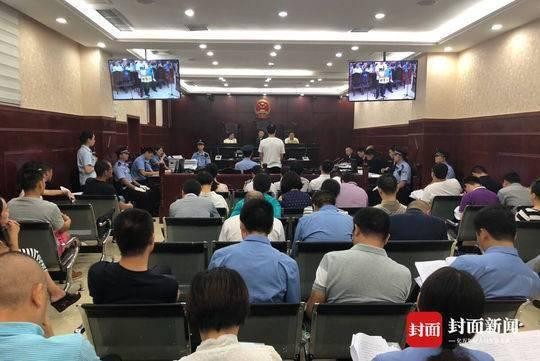 今年8月庭审现场资料图