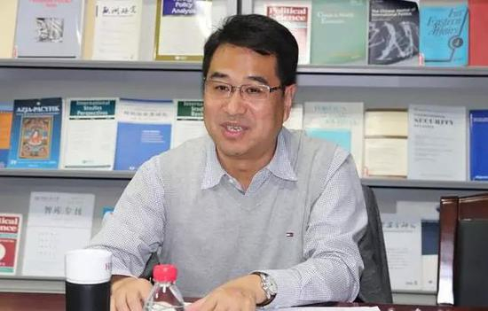 王英津在开场时首先提出了以下几个问题供与会学者们思考和讨论：