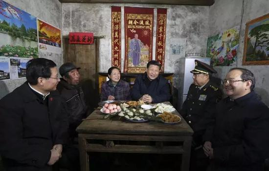 　　2016年2月2日，习近平到江西看望慰问广大干部群众，还到访了位于罗霄山脉深处茅坪乡神山村的贫困户张成德一家。