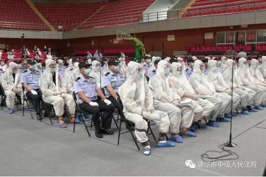  董志伟涉黑团伙接受审判。