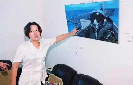 王伟自己创作的油画。