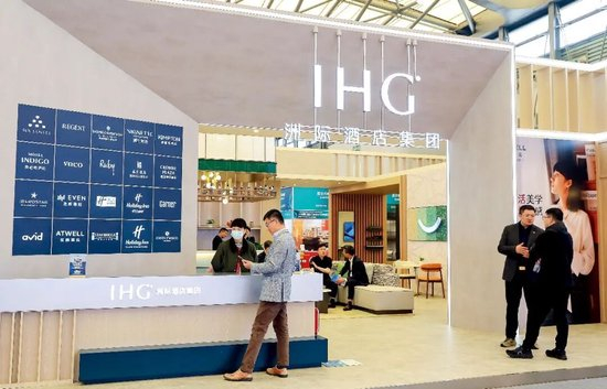  4月2日，上海一次展览会上的IHG洲际酒店集团展台。图/视觉中国