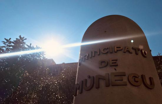 △国境界碑。（央视记者李炜拍摄）