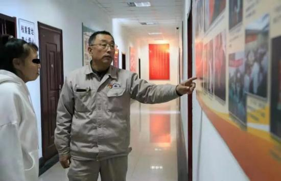 小凤与郭明义&nbsp; 图/受访者提供