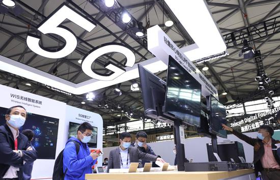 这是2月23日在上海新国际博览中心拍摄的2021世界移动通信大会上海展现场。新华社记者 方喆 摄