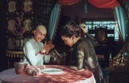 ▲由张一山主演的新版《鹿鼎记》自开播以来争议不断,同时豆瓣出现2.6分“最低金庸剧”的评价。图片来源:新京报娱乐