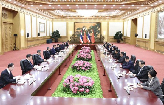 2月6日上午，国家主席习近平在北京人民大会堂会见来华进行正式访问的泰国总理佩通坦。新华社记者 黄敬文 摄