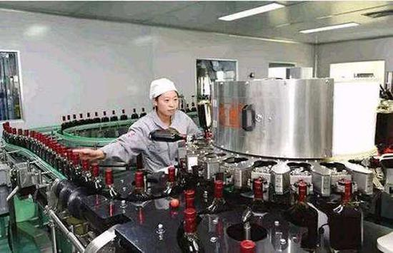 鸿茅药酒生产线