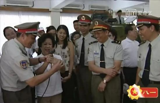 △董赵洪娉（左二）