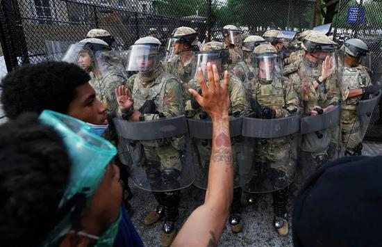  五角大楼在华盛顿特区部署军队制乱。/推特