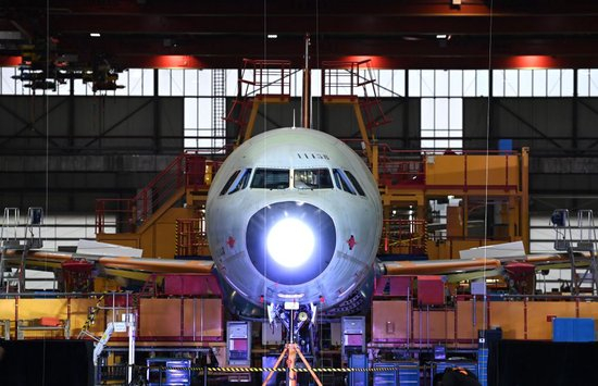  2022年11月9日，在空客天津总装线，其首架空客A321飞机上线开始总装。新华社记者 赵子硕 摄