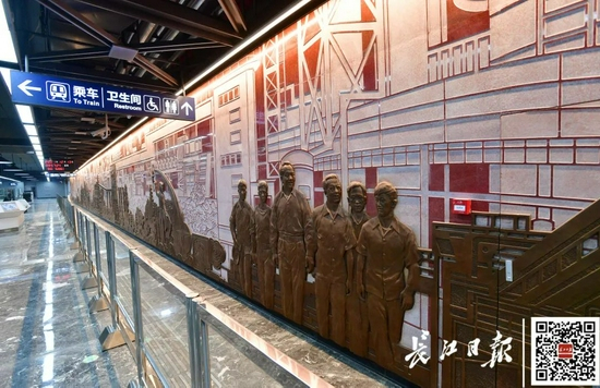 《钢的诗》。记者李永刚 摄