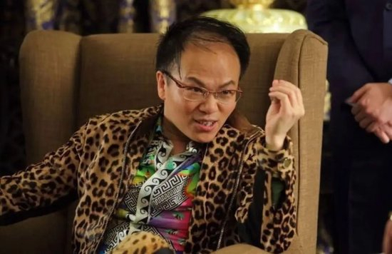 　　▲郑某峰在《美人鱼》中扮演“郑总”