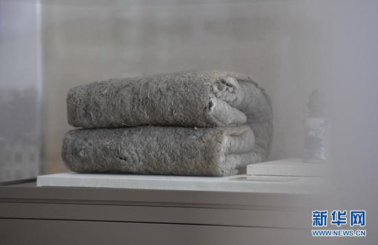 1月25日拍摄的古田会议纪念馆陈列的旧棉絮。新华社记者林善传摄