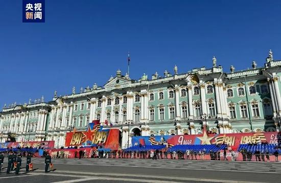 圣彼得堡进行胜利日阅兵 图：央视新闻
