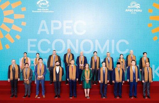 APEC利马“全家福”照片 图:新华社