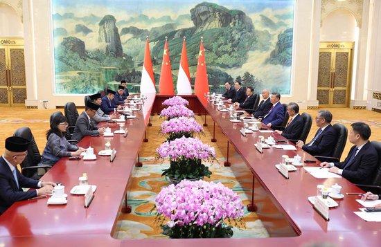9月3日下午,国家主席习近平在北京人民大会堂会见专程来华出席纪念中国人民抗日战争暨世界反法西斯战争胜利80周年活动的印度尼西亚总统普拉博沃。