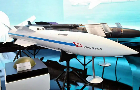 R-37M远程空空导弹。
